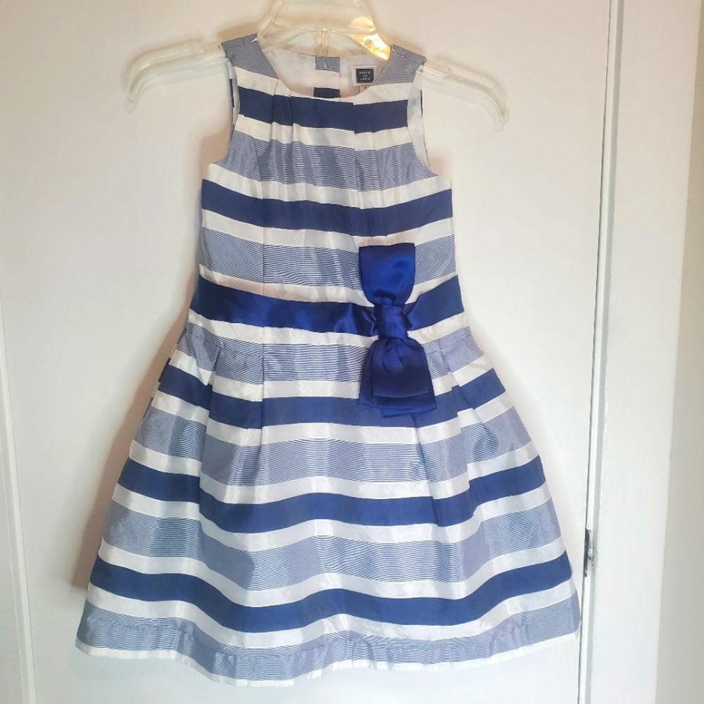 Janie and Jack blue & white girls dress. Size 6 taffeta material. Sleeveless.